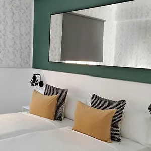 Room27- Center Couette-café